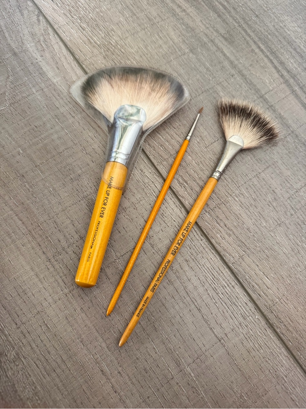 Make up Forever professional Yellow-Handle Fan Brush Trio